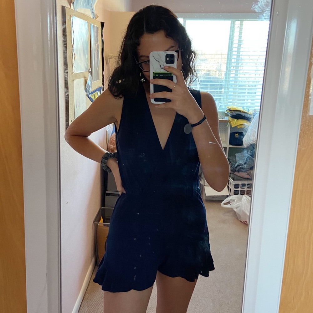cute navy romper!